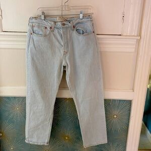 Levi’s women’s Wedgie Straight 31 with button fly. Light blue.